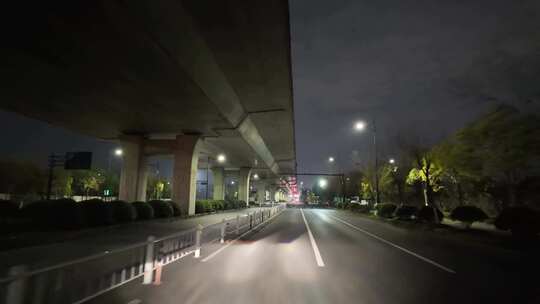 城市夜晚夜景开车第一视角汽车窗外沿途风景