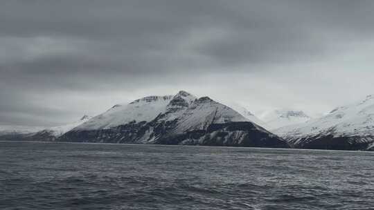 冰岛-胡萨维克-观鲸-北冰洋-北海-雪山视频素材模板下载