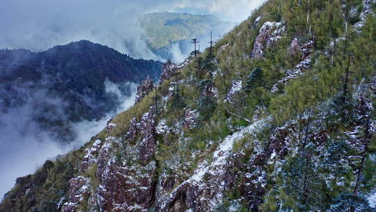 雪后的山顶航拍