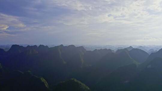 广西早晨大山晨光山川山峰光影山脉喀斯特