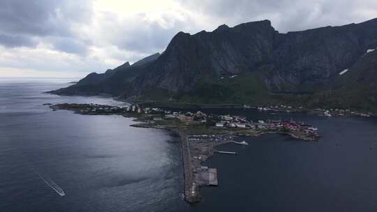 航拍沿海城市的风景