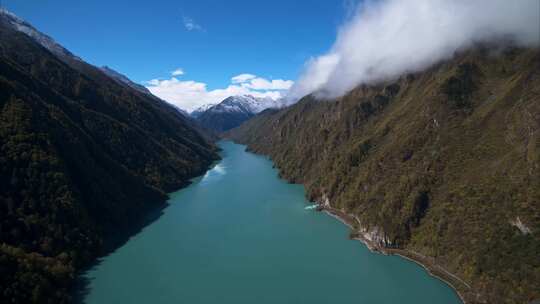 四川川西湖泊高原湖泊水源头纯净水清澈碧绿视频素材模板下载