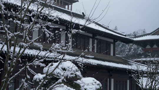 杭州径山寺中式古建筑雪景