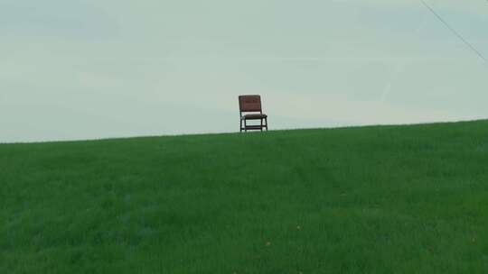 草地天空座椅意境空镜