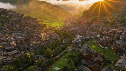 贵州千户苗寨日出俯瞰景象
