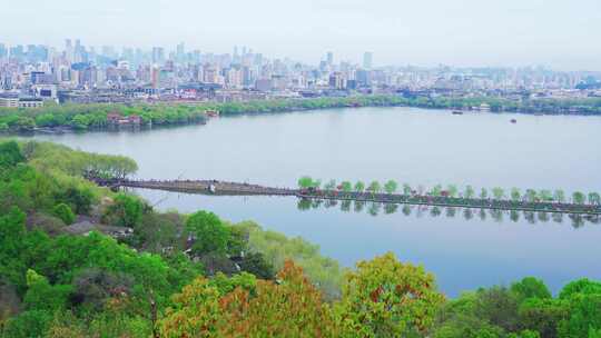 杭州西湖白堤春天桃红柳绿风景