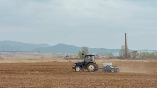 耕种犁地播种拖拉机机械化农业视频素材模板下载