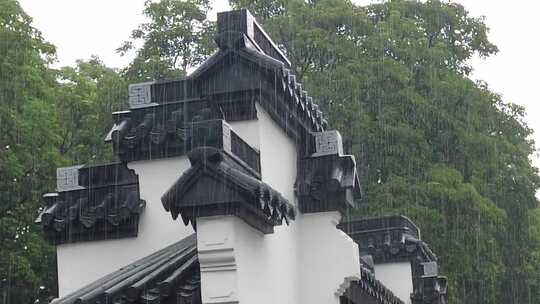 城市下雨素材雨水雨滴实拍