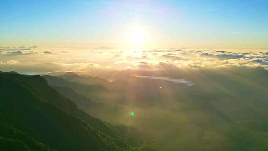 海南五指山热带雨林国家森林公园日出云海