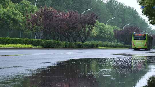 下雨城市