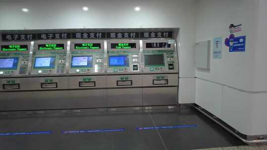 长沙高铁西至黄花机场磁浮列车快线售票厅视频素材模板下载
