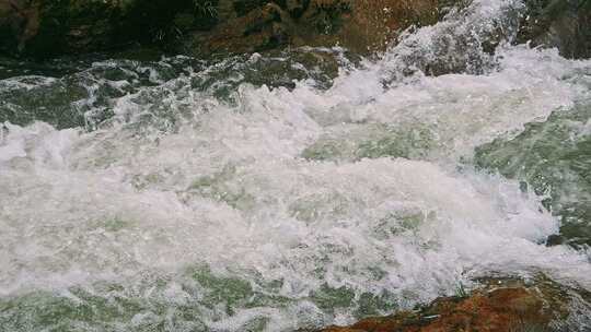 小溪急流河水流水