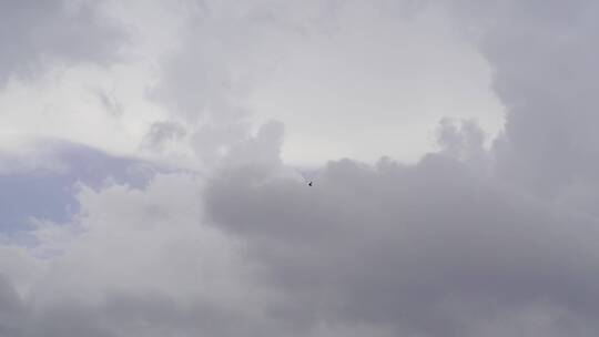 天空阴天下雨天乌云天空云雾流动雨后快下雨