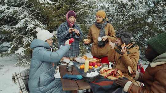 朋友，雪，露营，吃饭