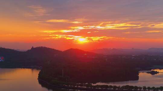 武汉东湖风景区夏季日出风光