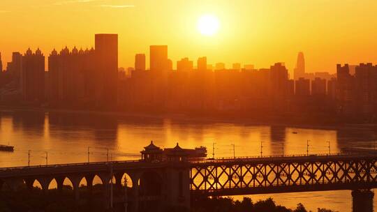 长江大桥桥头堡 日升延时 金黄色