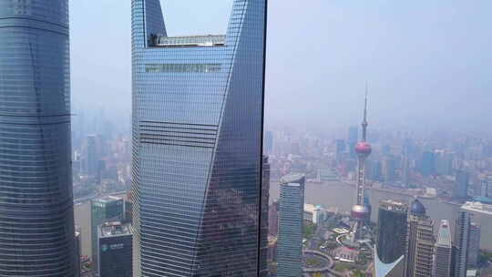 中国上海市中心天际线的鸟瞰图。城市金融区