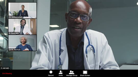 黑人医生在视频会议给出好消息视频素材模板下载