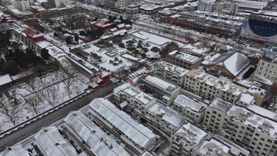 航拍岱庙雪景