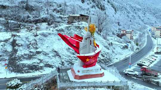 雪后小镇全景，银装素裹美如仙境