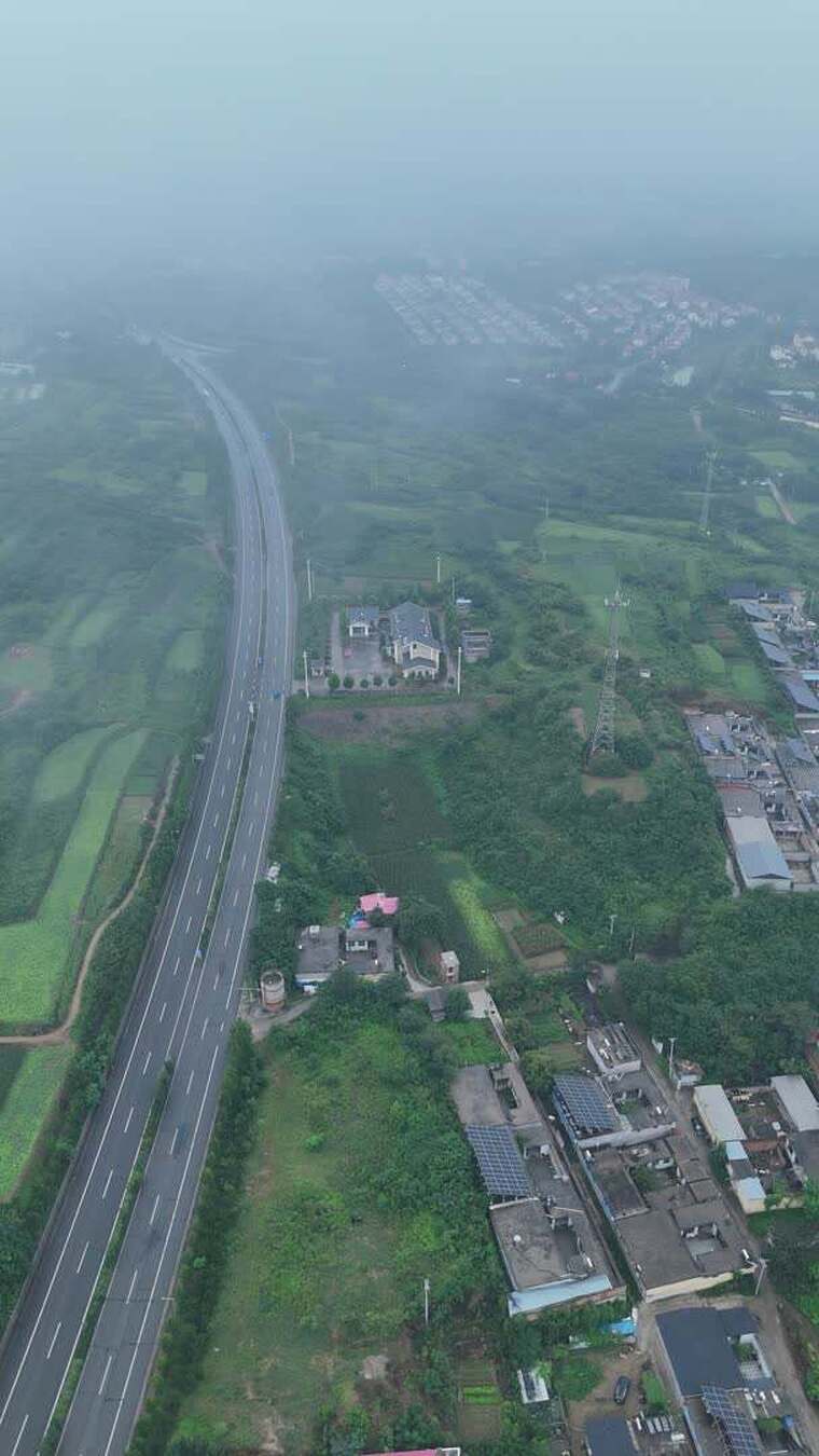 公路航拍乡村田野景象