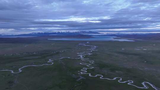 西藏阿里地区纳木那尼峰河道高空航拍