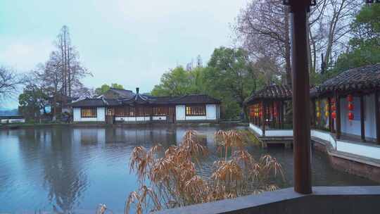 杭州西湖郭庄雨天风景