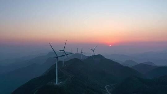 重庆狮子坪风力发电厂日落环绕航拍