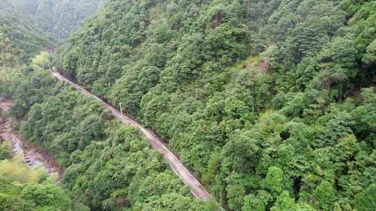 中国南方山脉中的河流及湖泊青山绿水航拍