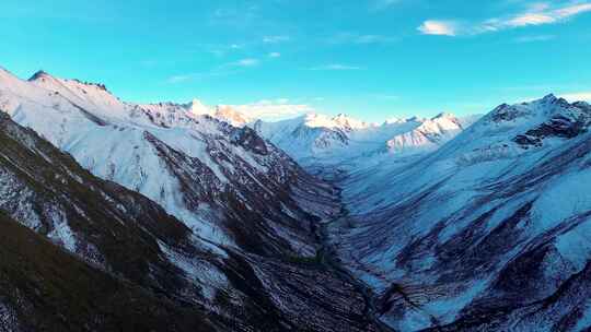 新疆天山山脉雪山山峰山脉航拍风景