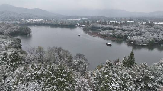 航拍西湖大雪