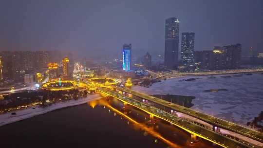 中国黑龙江哈尔滨公路大桥夜晚雪景航拍