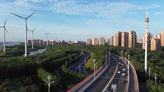 中新天津生态城带有风力发电的城市道路风景