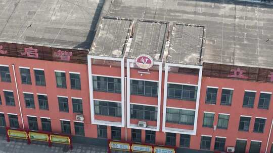 红色建筑物俯瞰画面