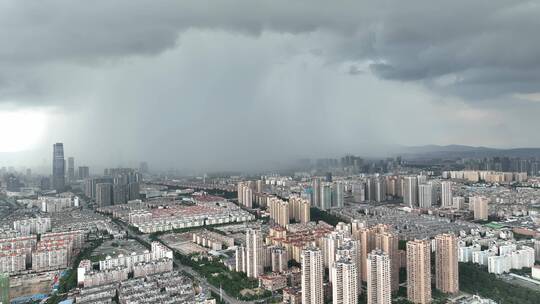 暴风雨掠过城市上空大疆御3未删减原片