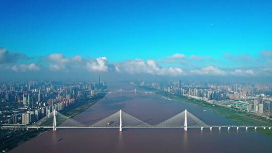 二七长江大桥 蓝天白云 右后上