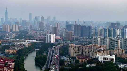在南京的城市高铁穿行在城市之间视频素材模板下载