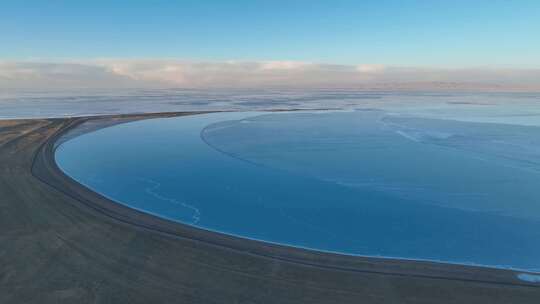 青海海南青海湖冰面云朵天空航拍视频