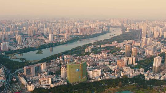 南宁南湖公园青秀区夕阳航拍城市