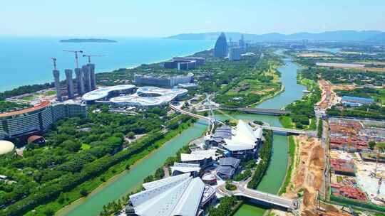 海南三亚海棠湾国家海岸线上的酒店建筑群