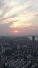 竖版航拍湖南株洲城市日落晚霞夕阳高清在线视频素材下载