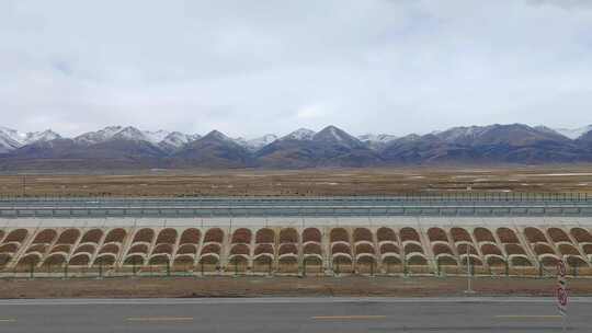 火车窗外的青藏线青藏公路高速公路