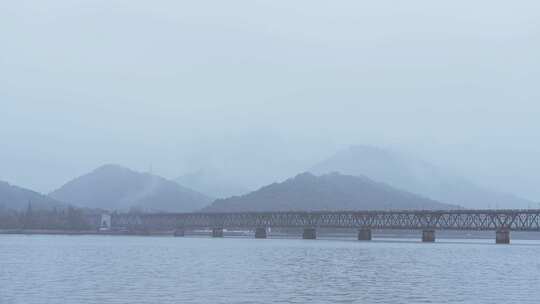 杭州钱塘江大桥雨天风景延时