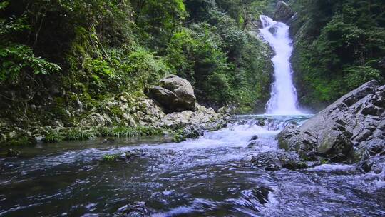 高山泉水溪水流水瀑布