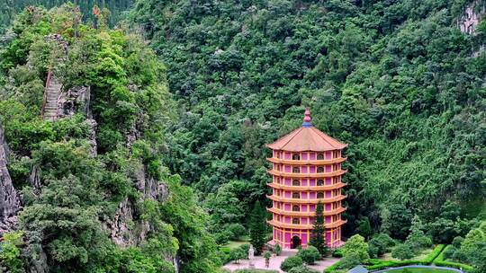 中国贵州兴义万佛寺 天然洞穴寺院道场