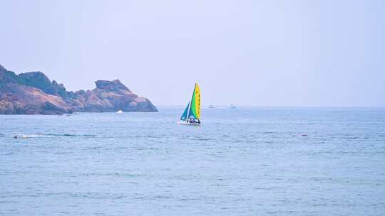海南三亚海面水上运动帆船