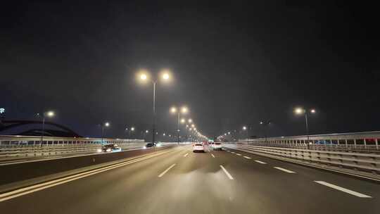 城市夜晚夜景开车第一视角汽车窗外沿途风景