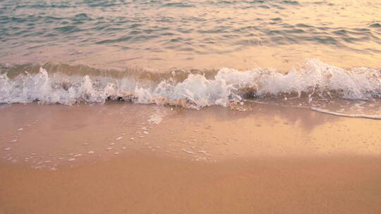 清晨沙滩海浪4K