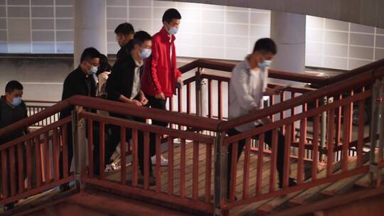 走楼梯，城市楼梯行人4k素材视频