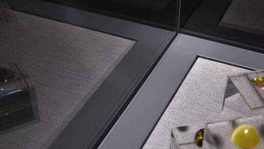 蓝宝石红宝石琥珀蜜蜡珠宝